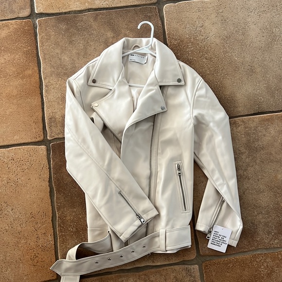 ASOS crème faux leather jacket - Picture 2 of 6